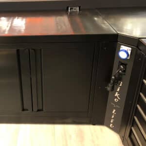 Area equipped with plugs and slots MF-BL/POP
